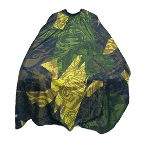 Capa de corte profesional Ref 002 con diseño de letras estilo graffiti blanco sobre fondo negro para barbería.