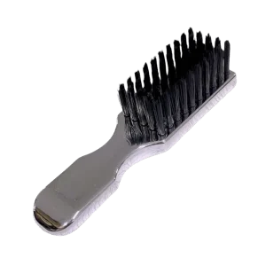 Cepillo pulidor Jack Daniels plateado metalizado con diseño clásico y cerdas negras para barbería.