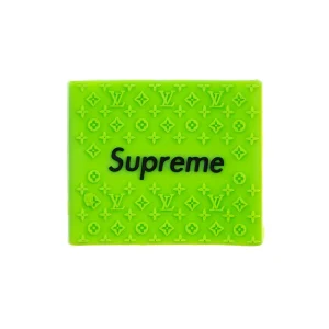 Banda de silicona verde para máquina patillera con relieve estilo Supreme.