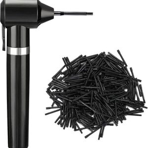 Close-up de la instalación de un bastón de plástico en el eje del mezclador eléctrico.