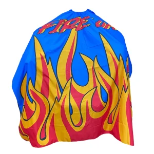 Capa de barbería profesional XL modelo PB-047 color azul con diseño de llamas amarillas y rojas y el texto "FIRE UP" en la parte superior.