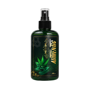 Loción facial y corporal Inefable de Authentic en botella verde translúcida de 245 ml con atomizador negro y etiqueta con diseño de aloe vera y letras doradas.