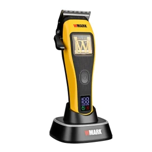 Cortadora de cabello profesional inalámbrica WMARK NG-X1 PLUS en color amarillo sobre su base de carga, con pantalla digital LED y cuchilla DLC.